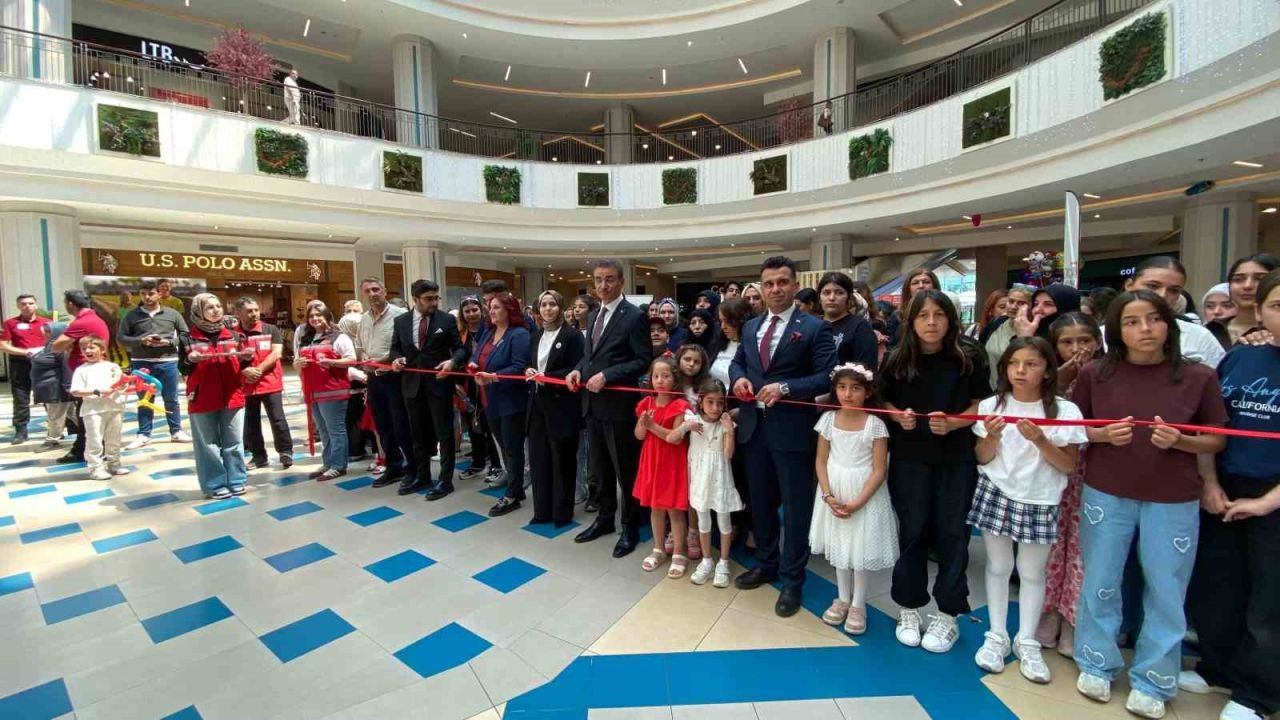 Erzurum’da koruyucu aile farkındalık sergisi yoğun ilgi gördü