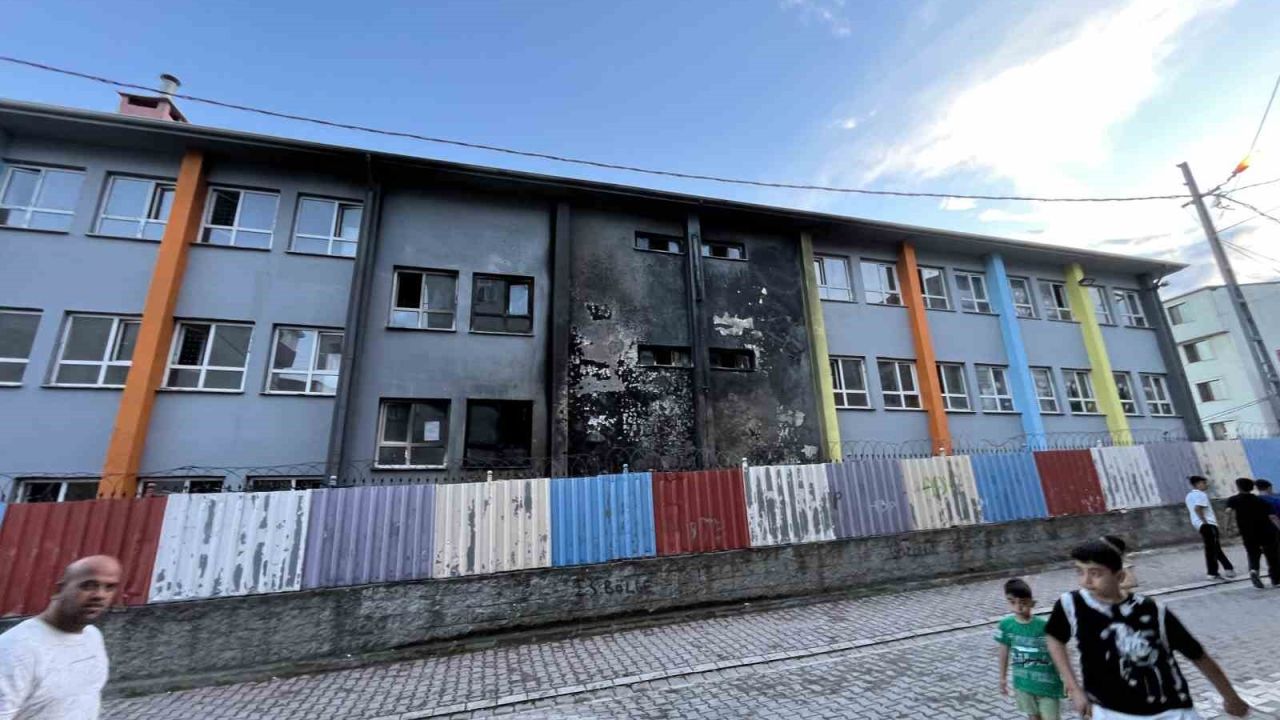 Esenyurt’ta ilkokulda yangın