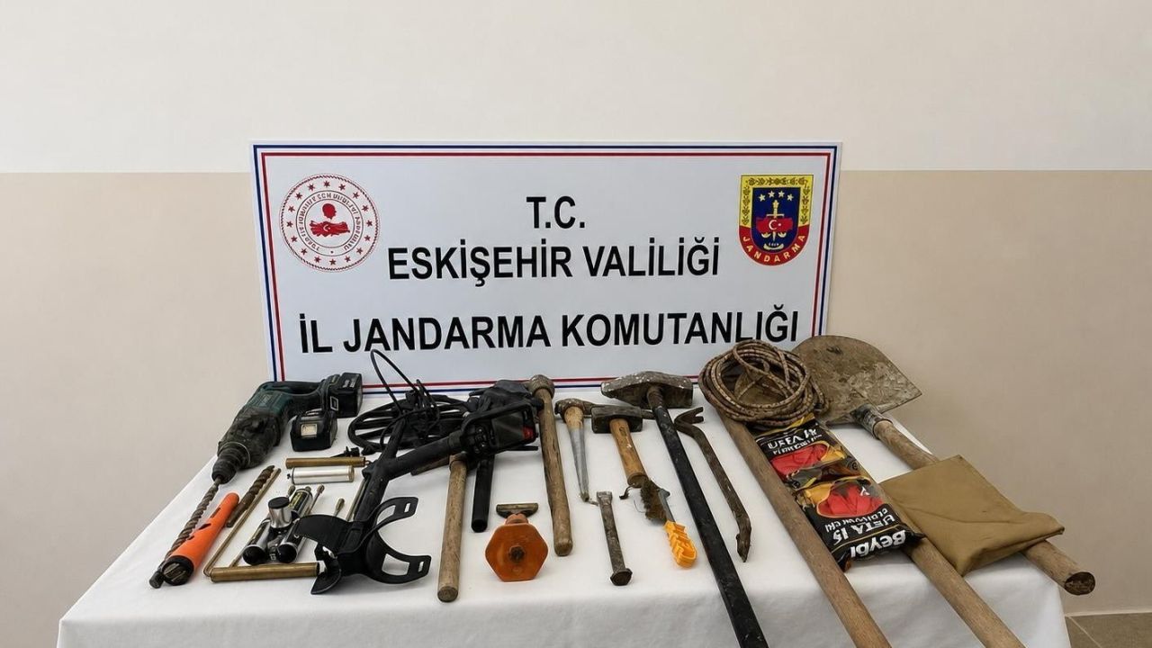 Eskişehir’de kaçak kazı yapan 3 şüpheli suçüstü yakalandı