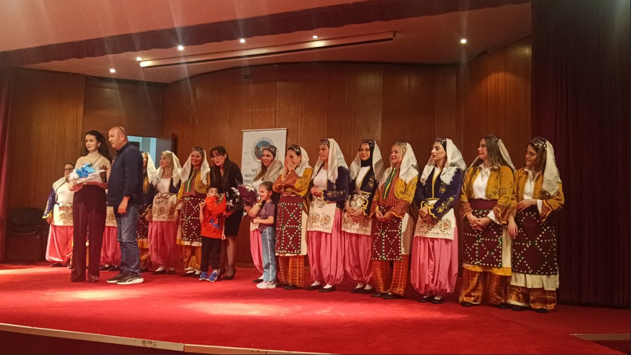 ESSİVDER Halk Oyunları Topluluğu yılsonu gösterisi yoğun ilgi gördü