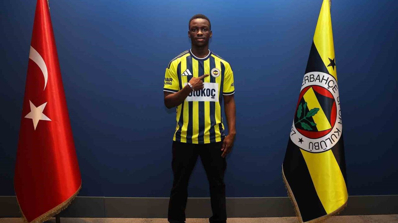 Fenerbahçe, genç yetenek Amara Diouf ile sözleşme imzaladı