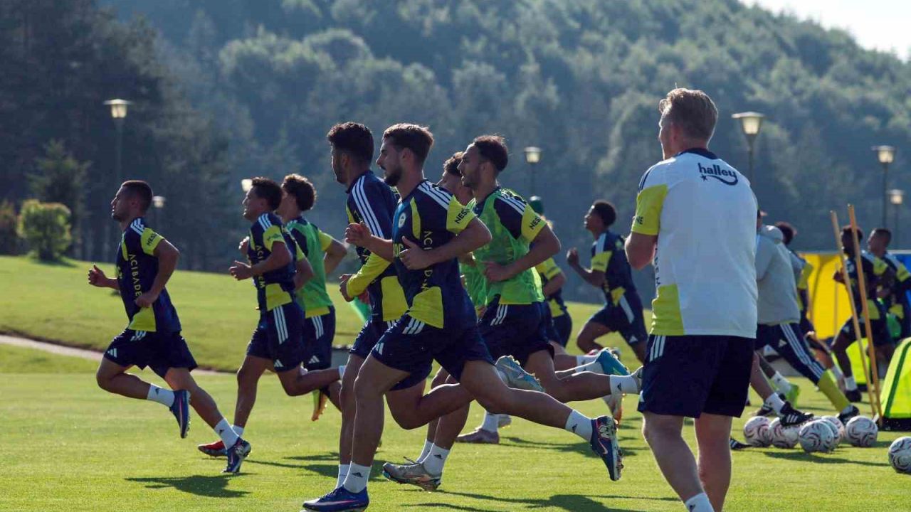 Fenerbahçe, günü çift antrenmanla tamamladı