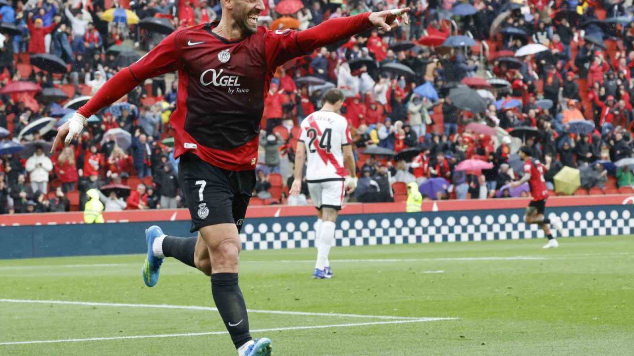 Fenerbahçe’nin yeni transferi Vedat Muriqi bu akşam İstanbul’a geliyor