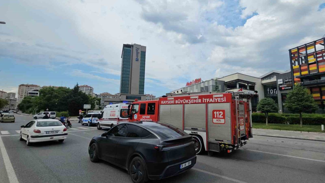 Forum Kayseri’de ’bomba’ paniği