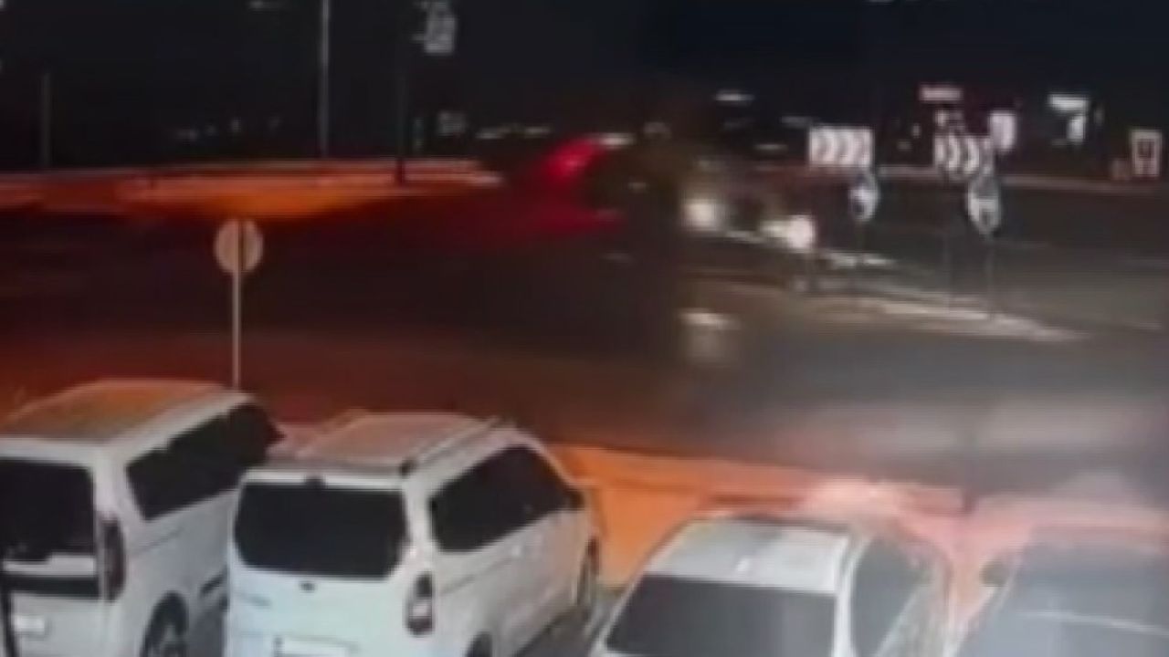 Gaziantep’te arpa yüklü tırın devrilme anı kamerada