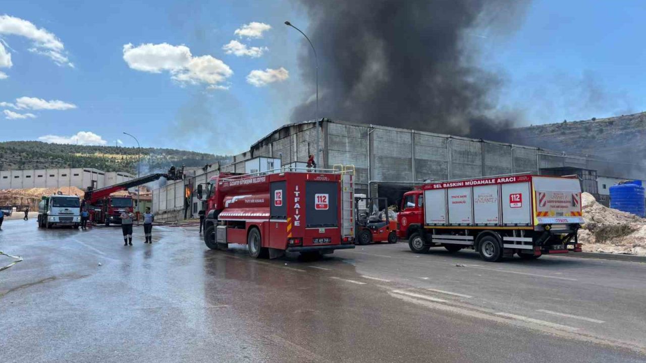 Gaziantep’te fabrika yangını kontrol altına alındı