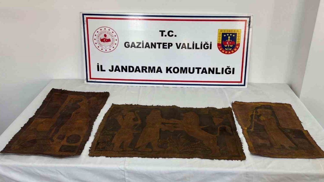 Gaziantep’te İbranice altın yazmalı 3 adet tarihi eser tablo ele geçirildi: 3 gözaltı