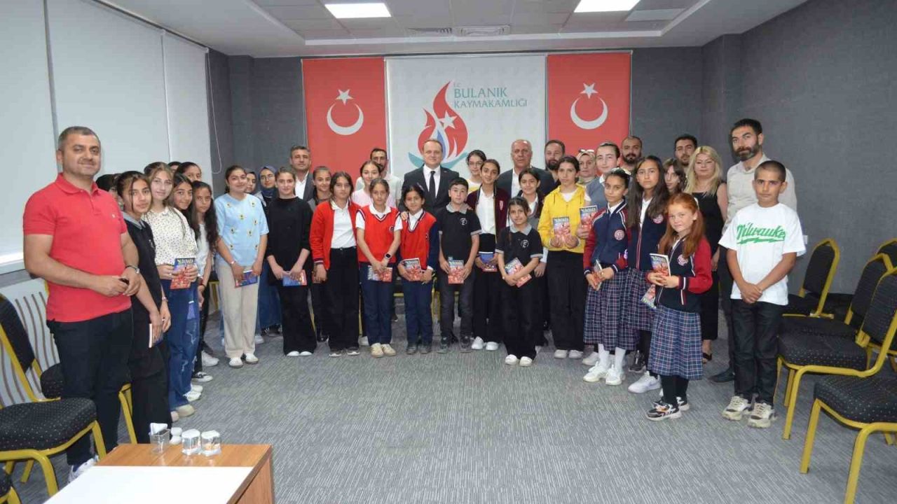 Gençler "Yıldızlara Yakın" kitabını Kaymakam Koşansu ile değerlendirdi