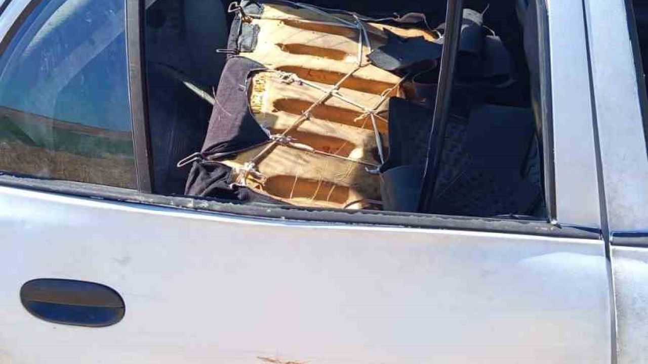 Gönen’de Trafik Kazası, araç yol kenarına savruldu, 5 kişi yaralandı
