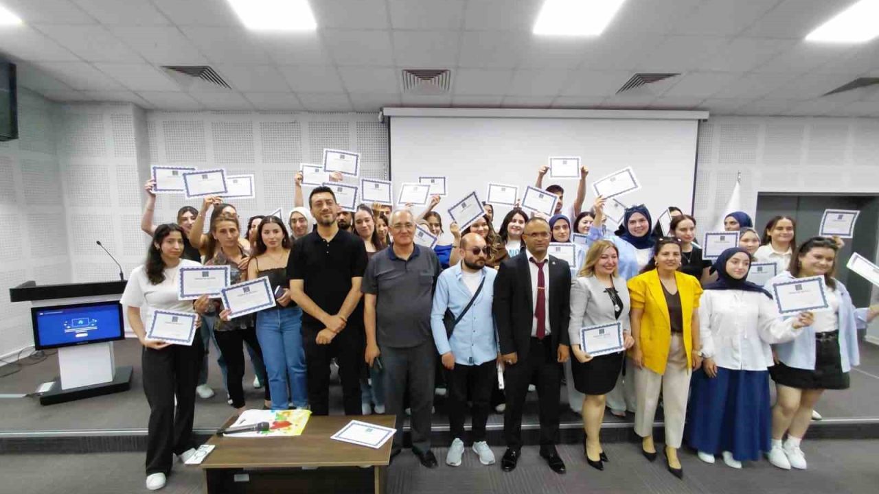 Görme engelli öğrencilerin üniversite yolculuğuna büyük destek