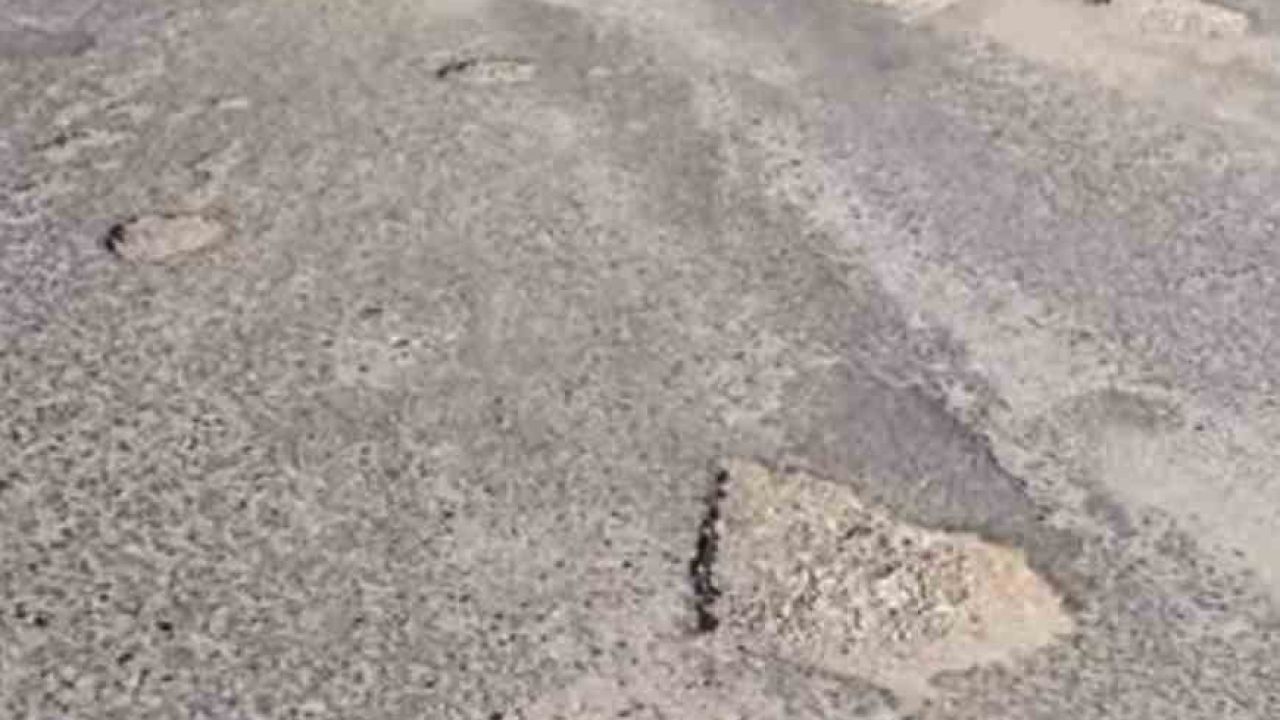 Haseran’da vatandaşlar bozulan yolun onarılmasını istedi