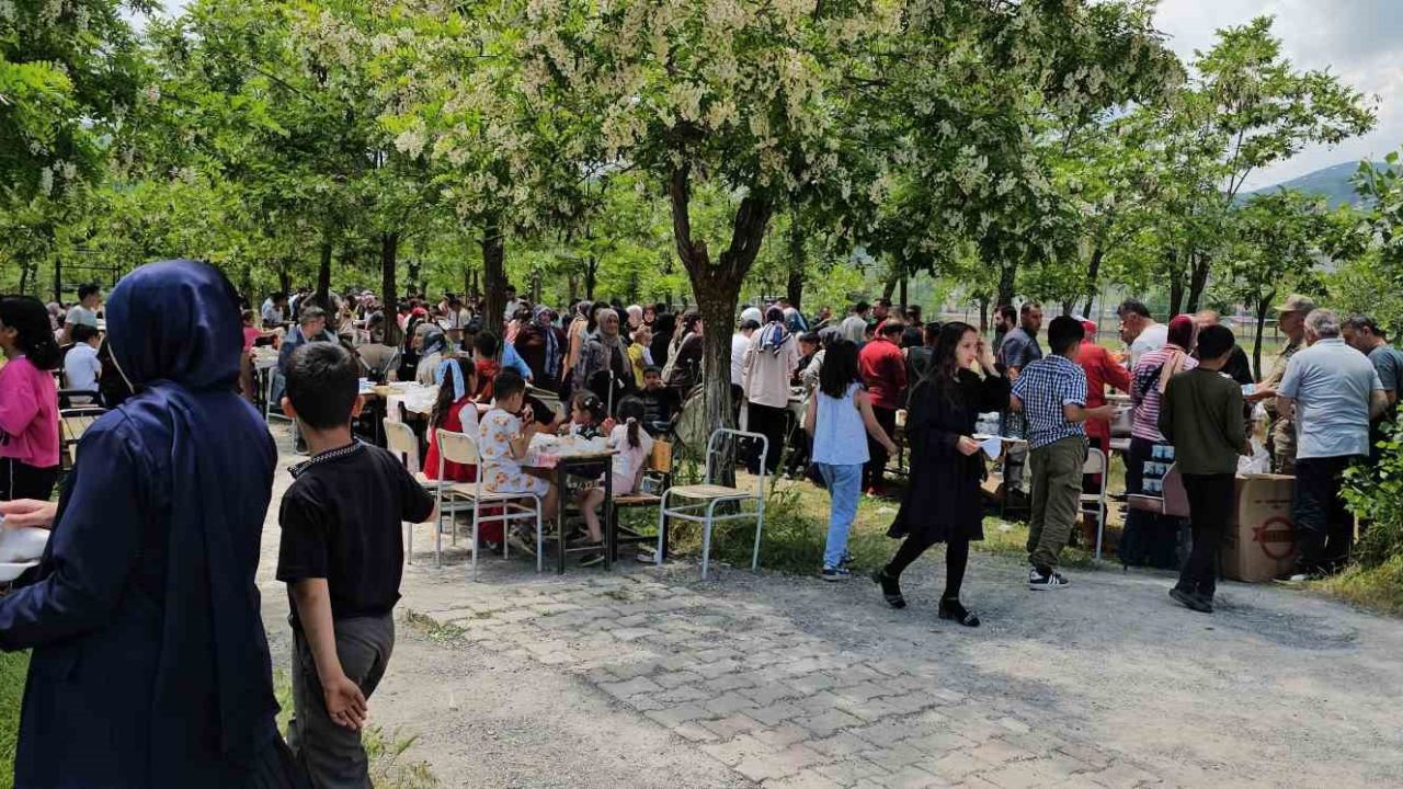 Hasköy’de Gazze yararına hayır çarşısı kuruldu
