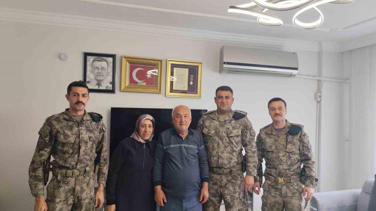 Hatay polisinden şehit ailelerine babalar günü ziyareti
