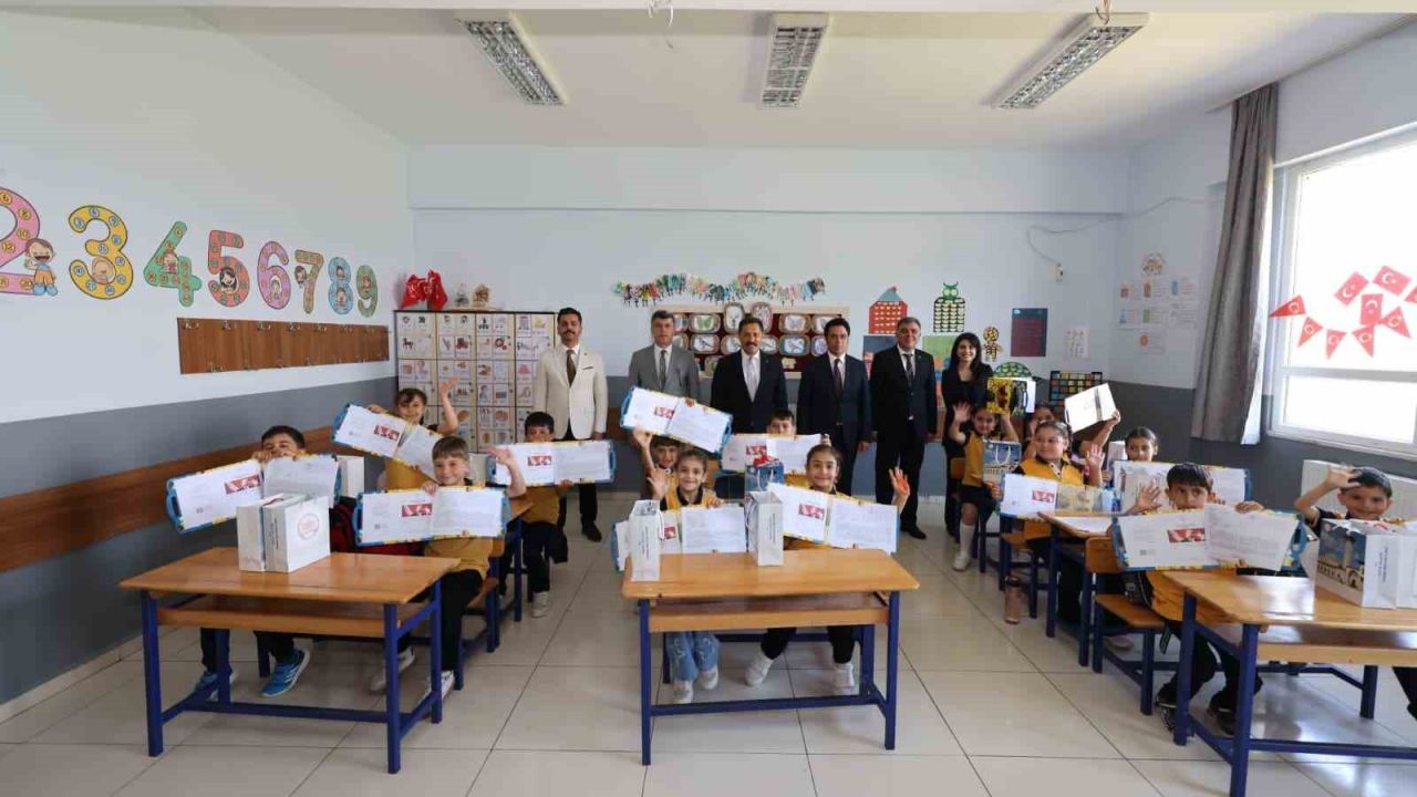 Hatay’da 368 bin 320 öğrenci karne heyecanı yaşadı