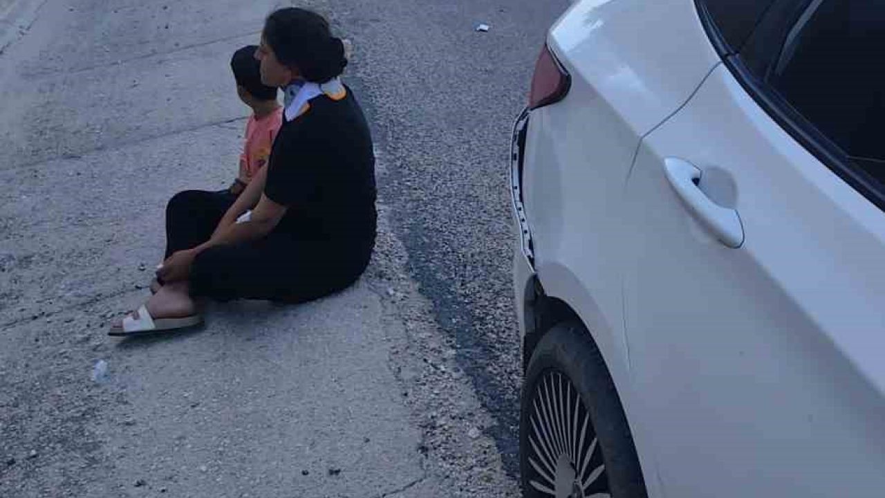 Hatay’da iki otomobil çarpıştı: 3 yaralı