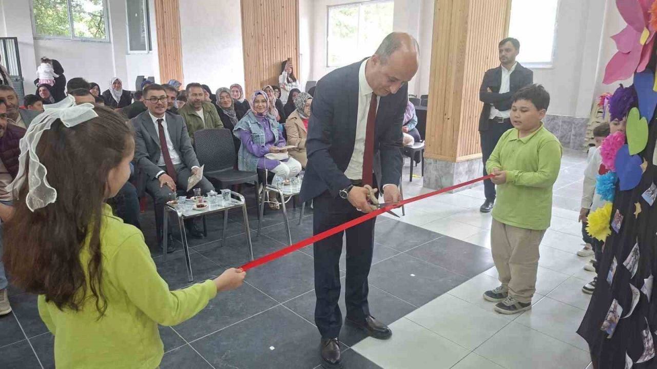 Hisarcık Güldüren İlkokulu ana sınıfında yıl sonu sergisi