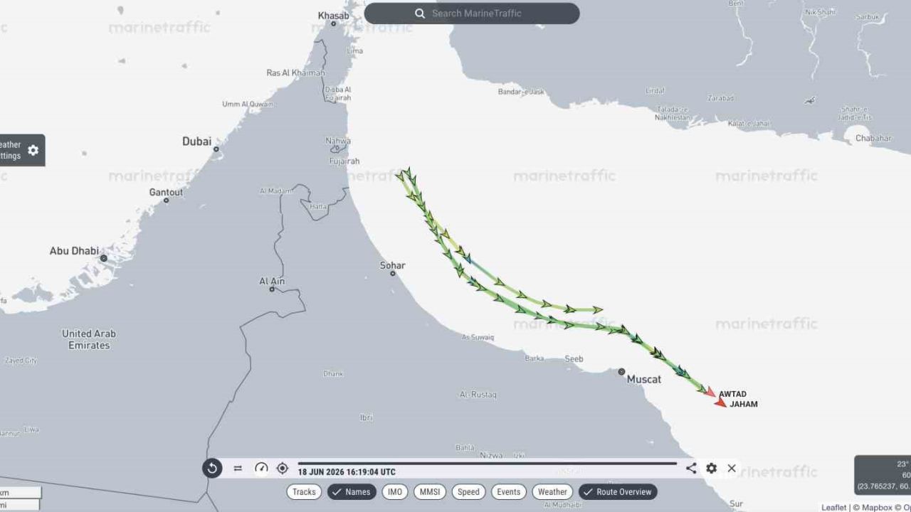 Hürmüz Boğazı yakınlarındaki Suudi Arabistan bandıralı 3 süper tanker, yeniden takip sinyali vermeye başladı