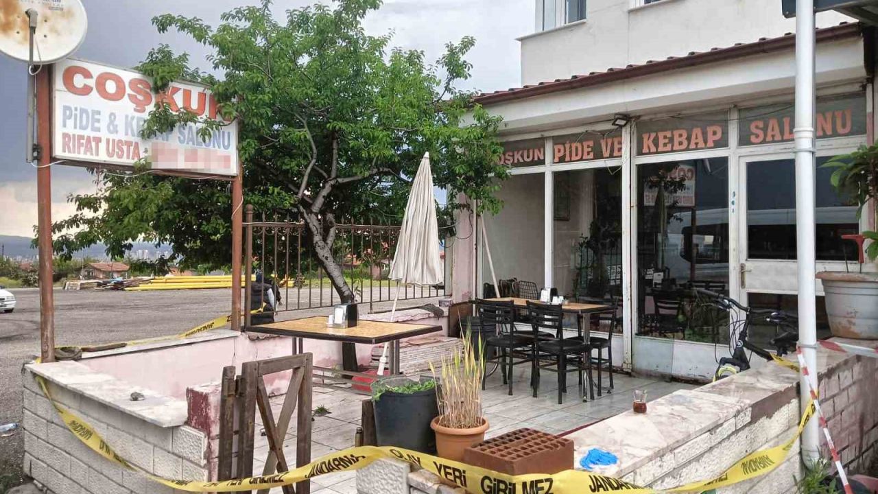 Husumetli olduğu adamı ve onun eşini tabancayla yaraladıktan sonra intihar etti