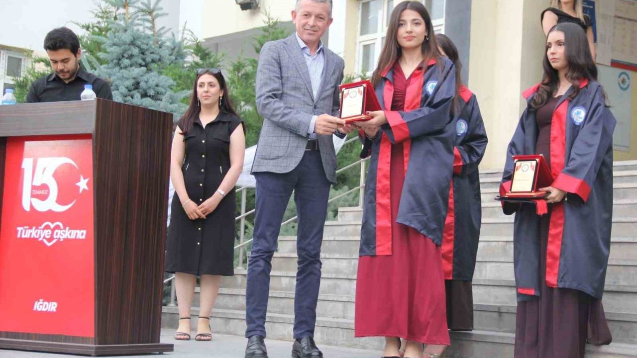 Iğdır Mehmet Murat İşler Sosyal Bilimler Lisesi 2026 mezunlarını coşkuyla uğurladı