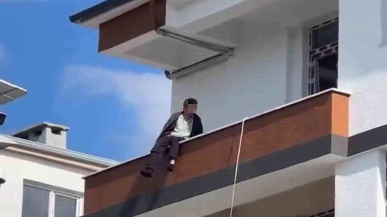 Iğdır’da inşaatın 4. katına çıkan şahsı polis ekipleri ikna etti
