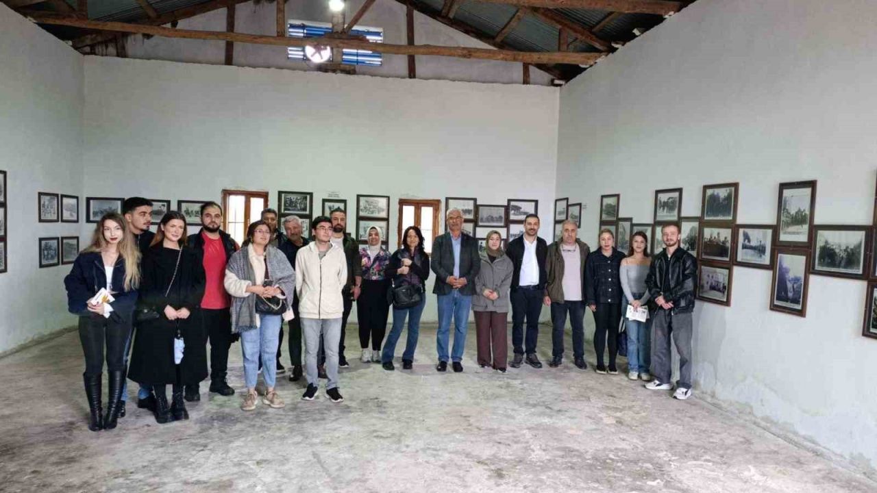 İletişim Fakültesi öğrencileri Kozan’ın kurtuluşuna tanıklık eden tarihi belgeleri yerinde inceledi