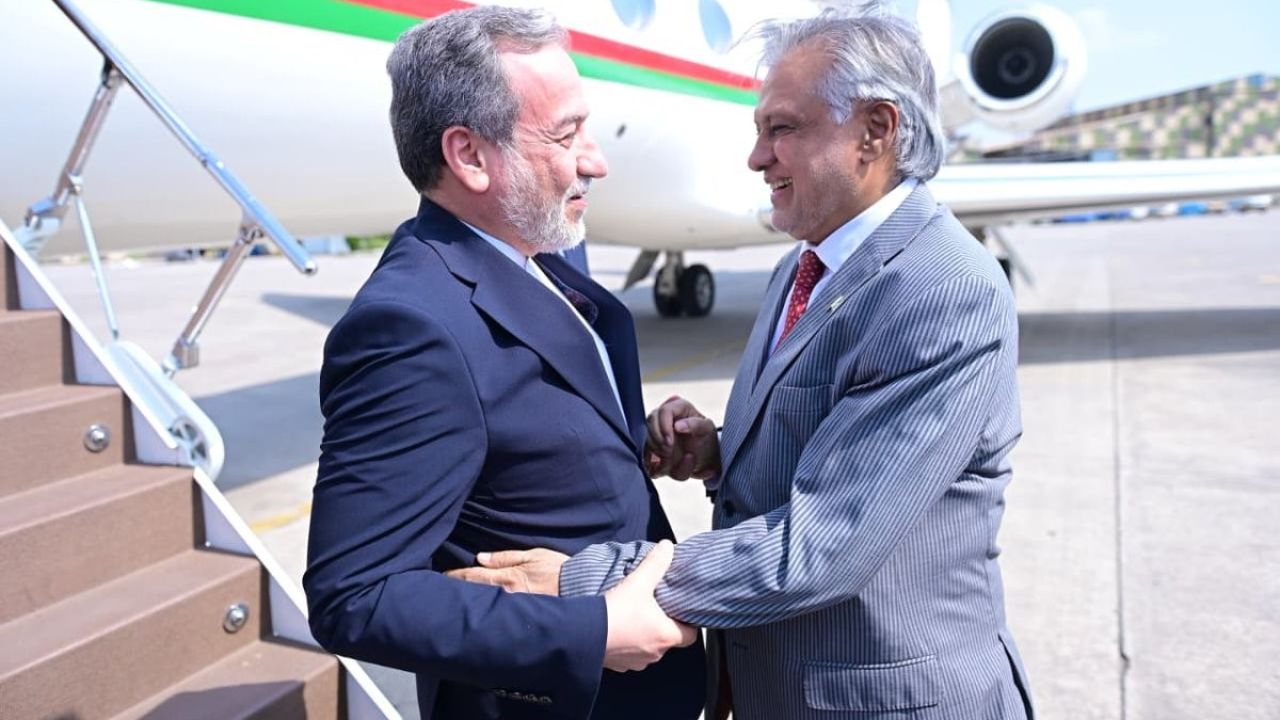 İran Cumhurbaşkanı Pezeşkiyan, Pakistan’da