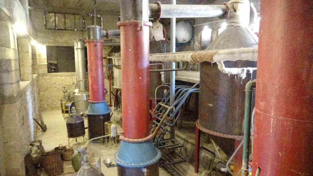 Isparta’da 1950’lerden kalan gül yağı fabrikası binlerce ziyaretçiyi ağırlıyor