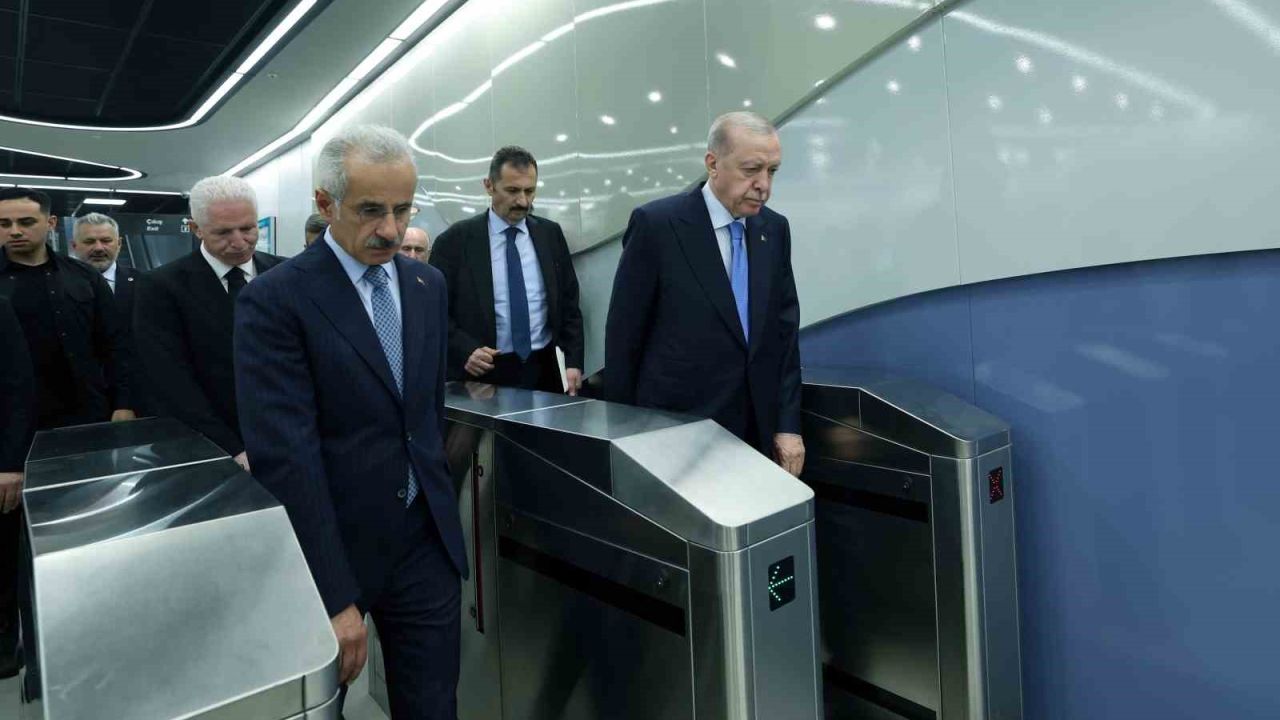 İstanbul’a nefes aldıracak proje açılıyor: Cumhurbaşkanı Erdoğan törenin yapılacağı alana metroyla gitti