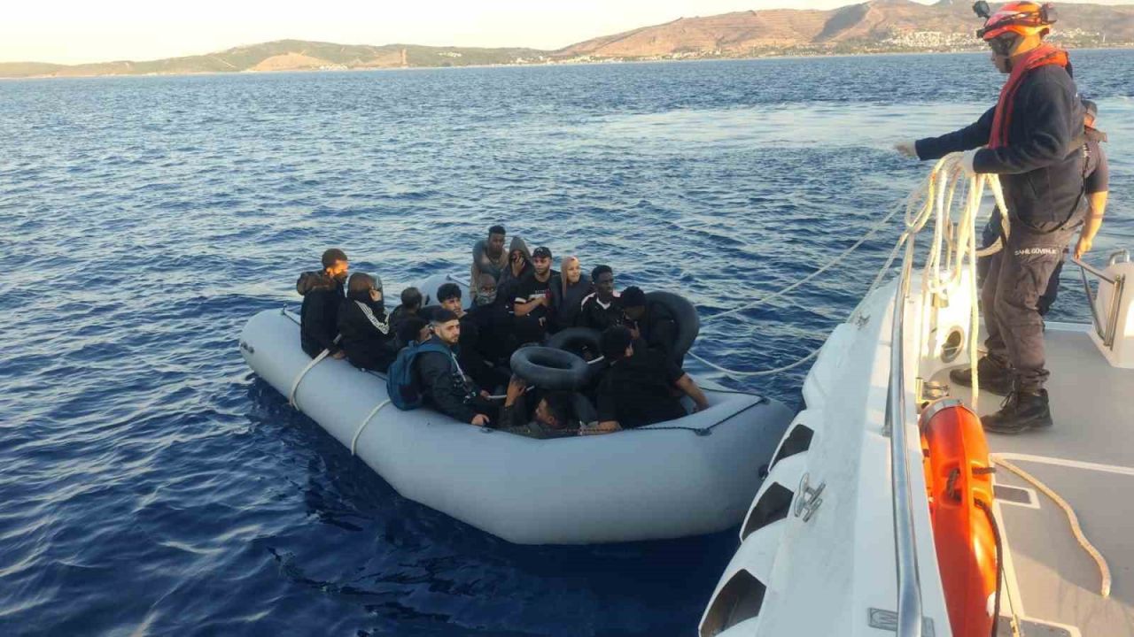 İzmir açıklarında göçmen operasyonu: 4’ü çocuk 65 düzensiz göçmen yakalandı