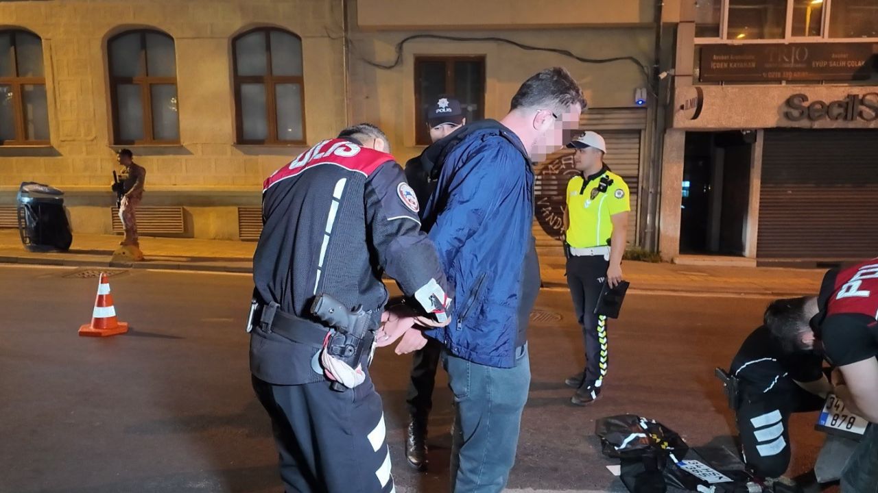Kadıköy’de helikopter destekli asayiş denetimi: Motosikletli uyuşturucu ticaretinden gözaltına alındı