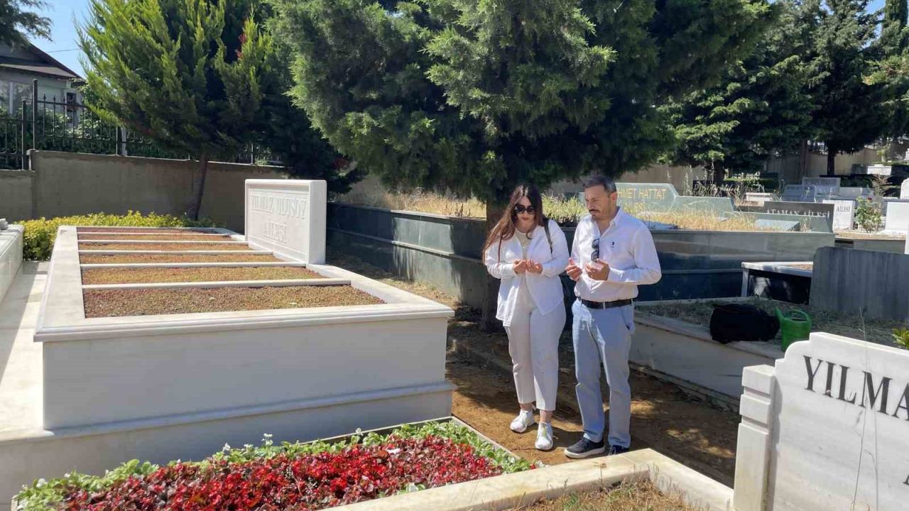 Kadir İnanır’ın kabri çiçeklerle donatıldı: Sevenleri yalnız bırakmadı