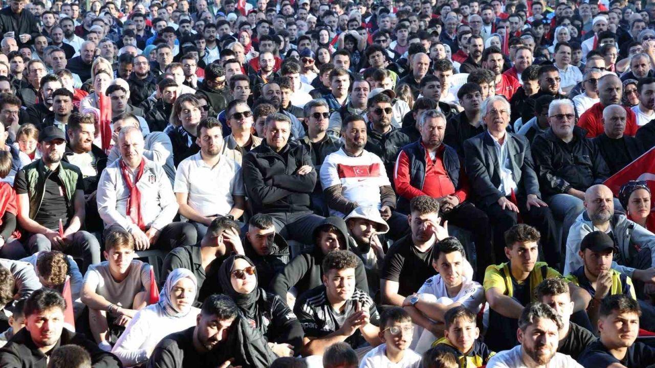 Kâğıthane’de Dünya Kupası heyecanı dev ekranlarda yaşandı