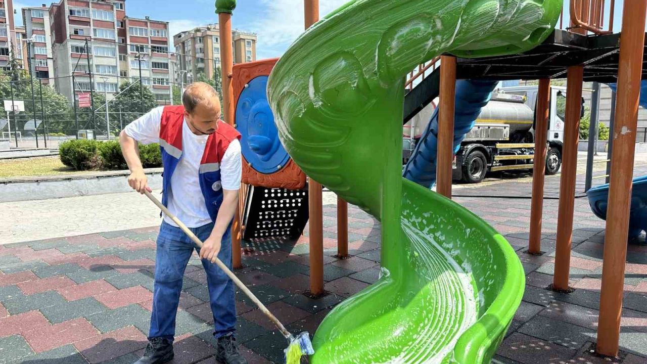 Kağıthane’de parklarda temizlik seferberliği