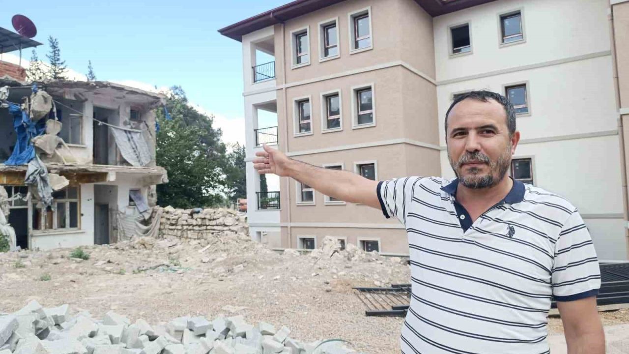 Kahramanmaraş’ta yıkılması beklenen binalar vatandaşı endişelendiriyor