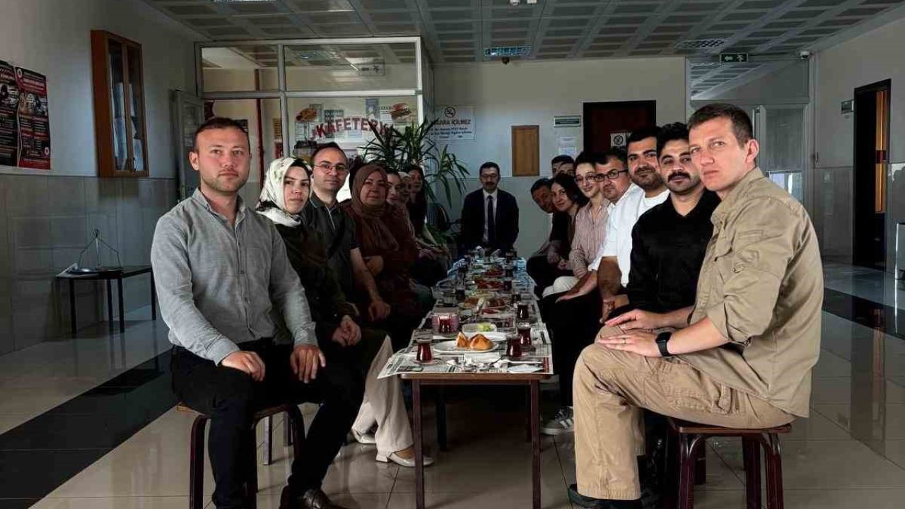 Karacabey Adliyesi’ne sabah en erken gelen personele sürpriz kahvaltı