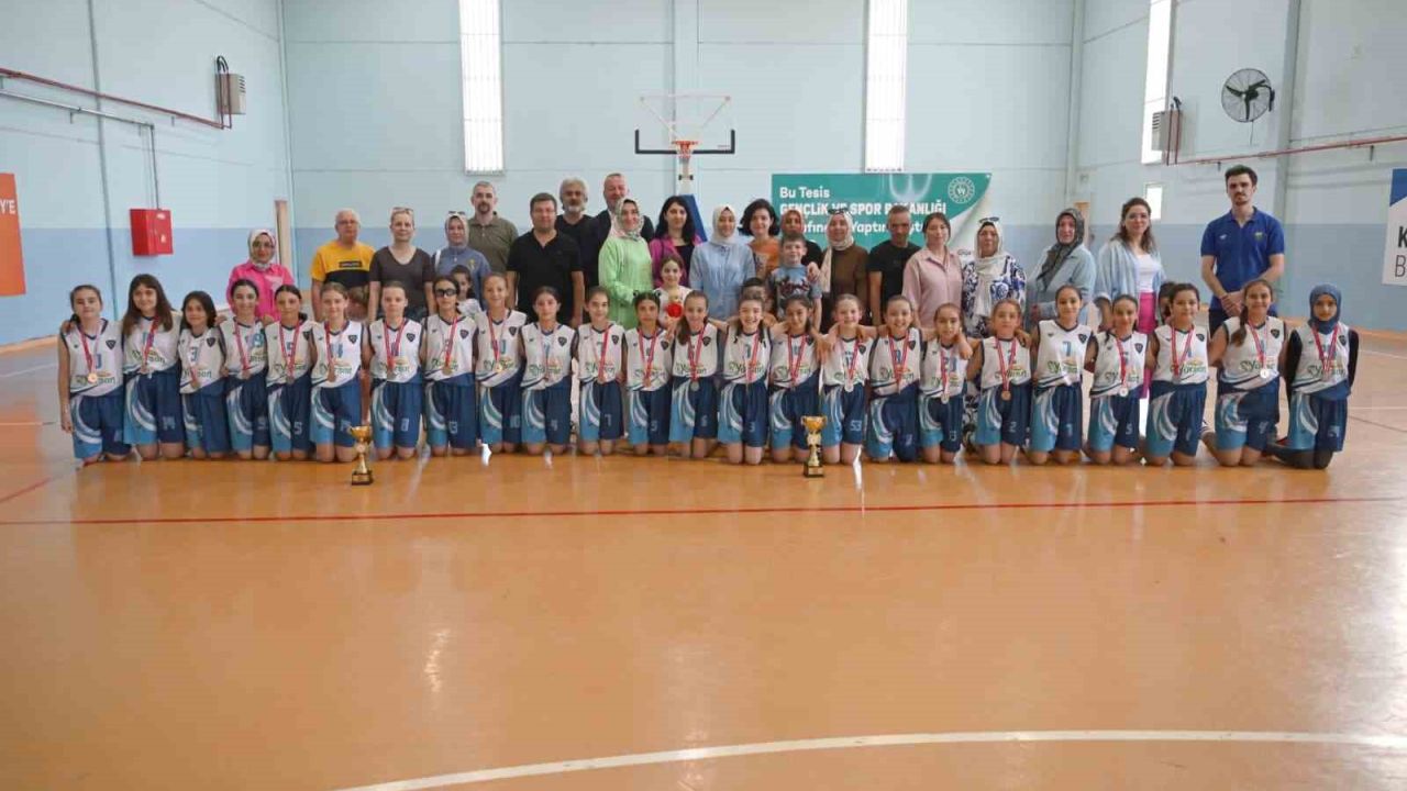 Karacabey Belediyespor’da kupa sevinci