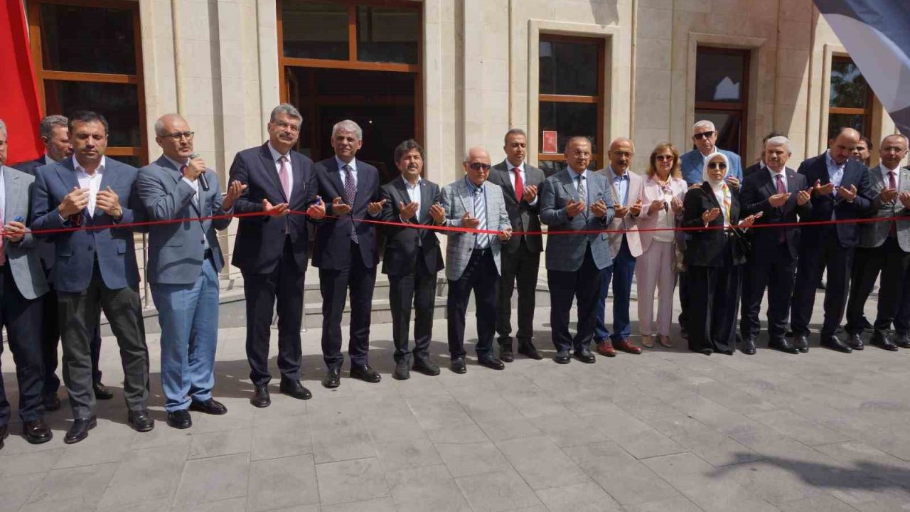 Karaman’da Ahmet Keleşoğlu Arkeoloji ve Etnografya Müzesi törenle açıldı