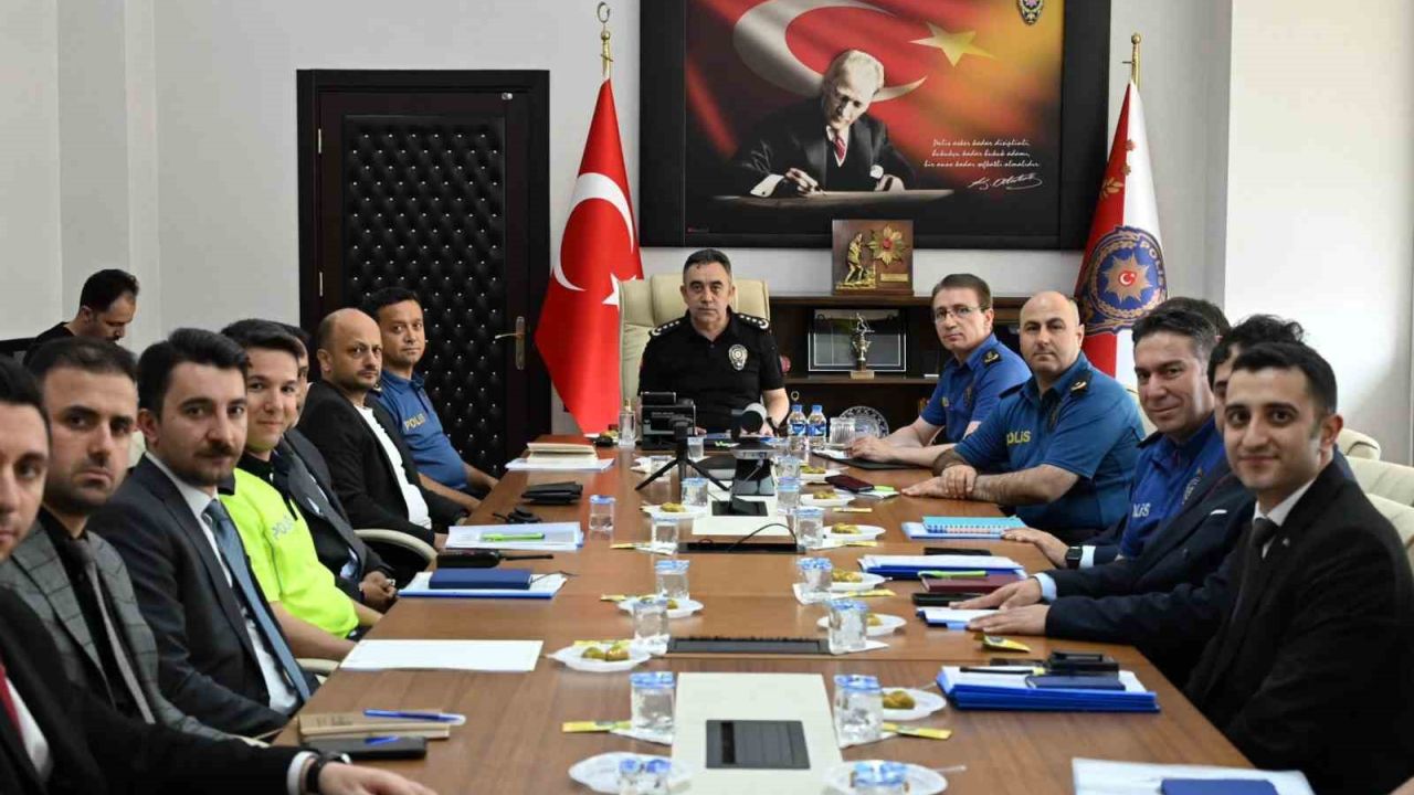 Kars Emniyet Müdürlüğü’nde Güvenlik ve Koordinasyon Toplantısı