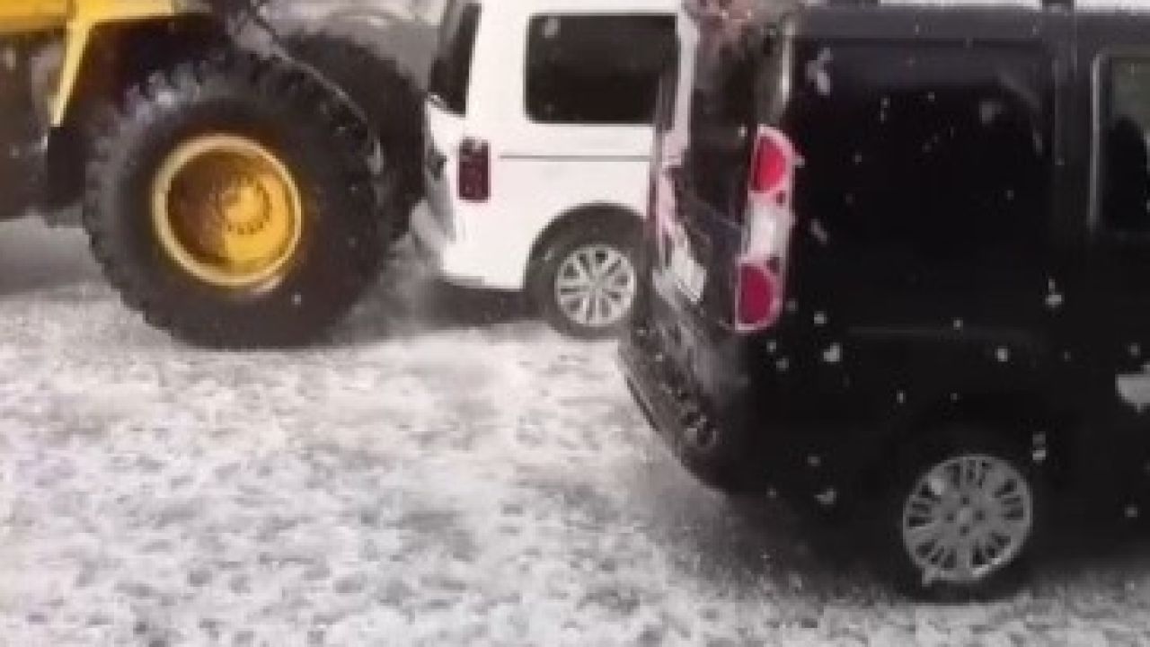 Kars’ta fındık büyüklüğünde dolu yağdı: Akyaka ve Arpaçay beyaza büründü