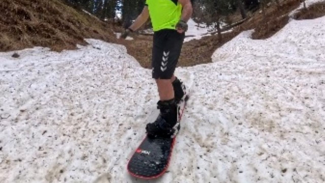 Kars’ta haziranda snowboard