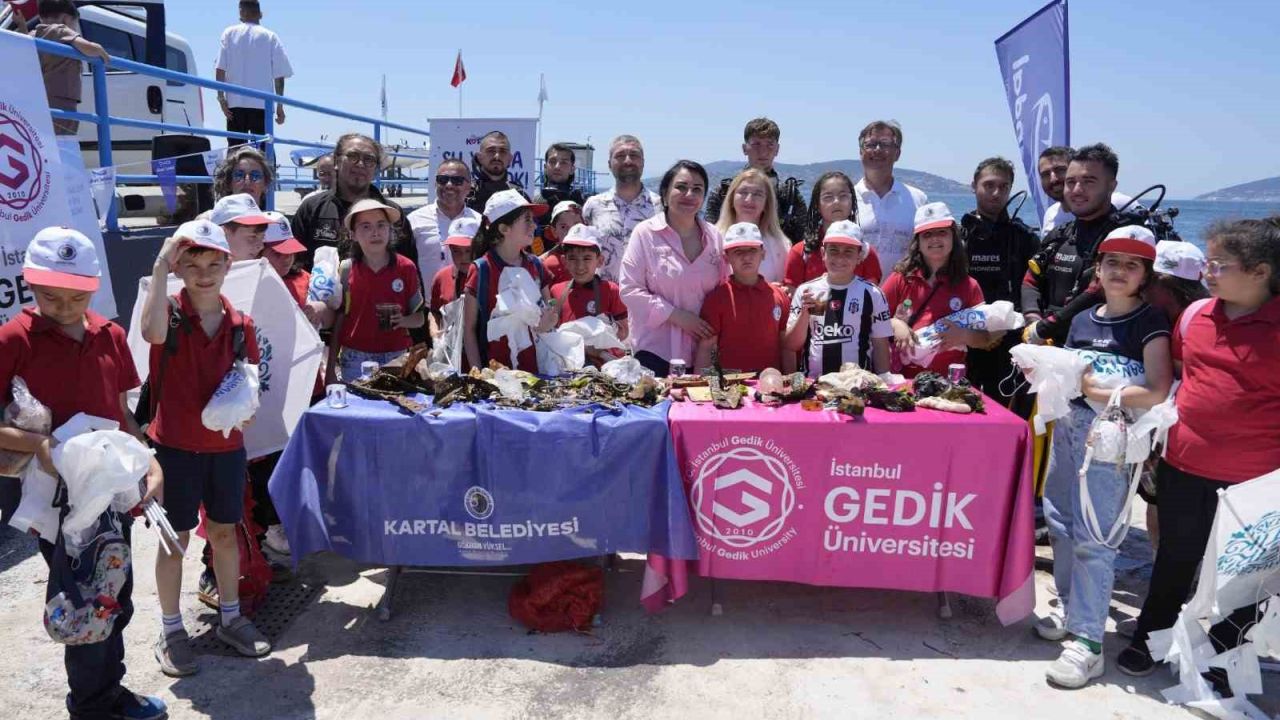 Kartal Sahili’nde "Su Yoksa Hayat Yok" buluşması: Deniz dibindeki atık malzemeler temizlendi