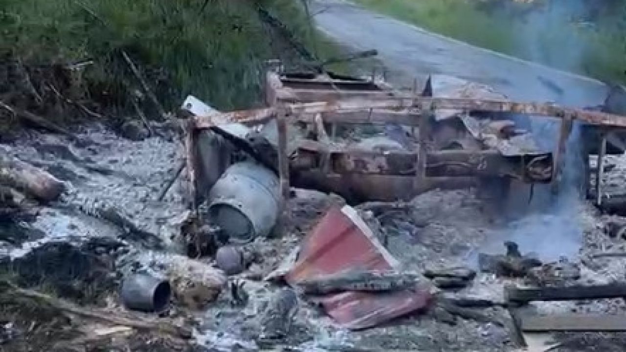Kastamonu’da park halindeki karavan ile iş makinesi yandı