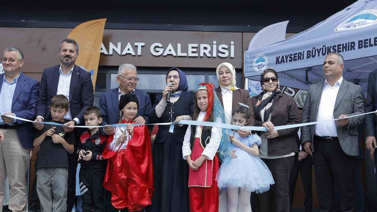 KAYMEK’in bin 200 eserlik yıl sonu sergisi açıldı