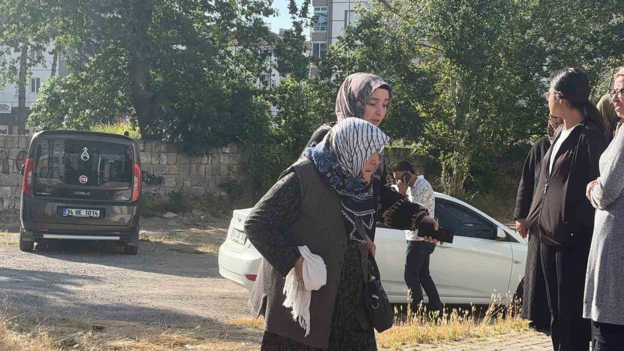 Kayseri’de 12 katlı binanın görevli dairesinde yangın