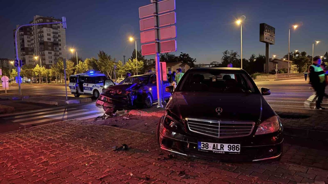 Kayseri’de iki otomobil çarpıştı: 1 yaralı