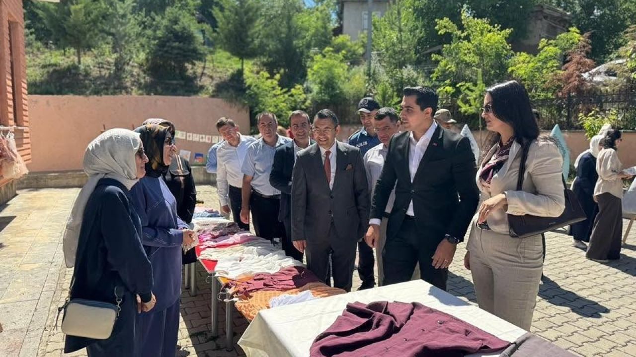 Kemah’da Hayat Boyu Öğrenme Şenliği Sergisi açıldı