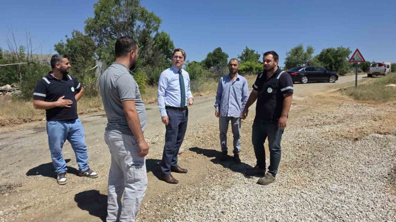 Kemaliye’de 16 köyü birbirine bağlayan yolda asfalt mesaisi