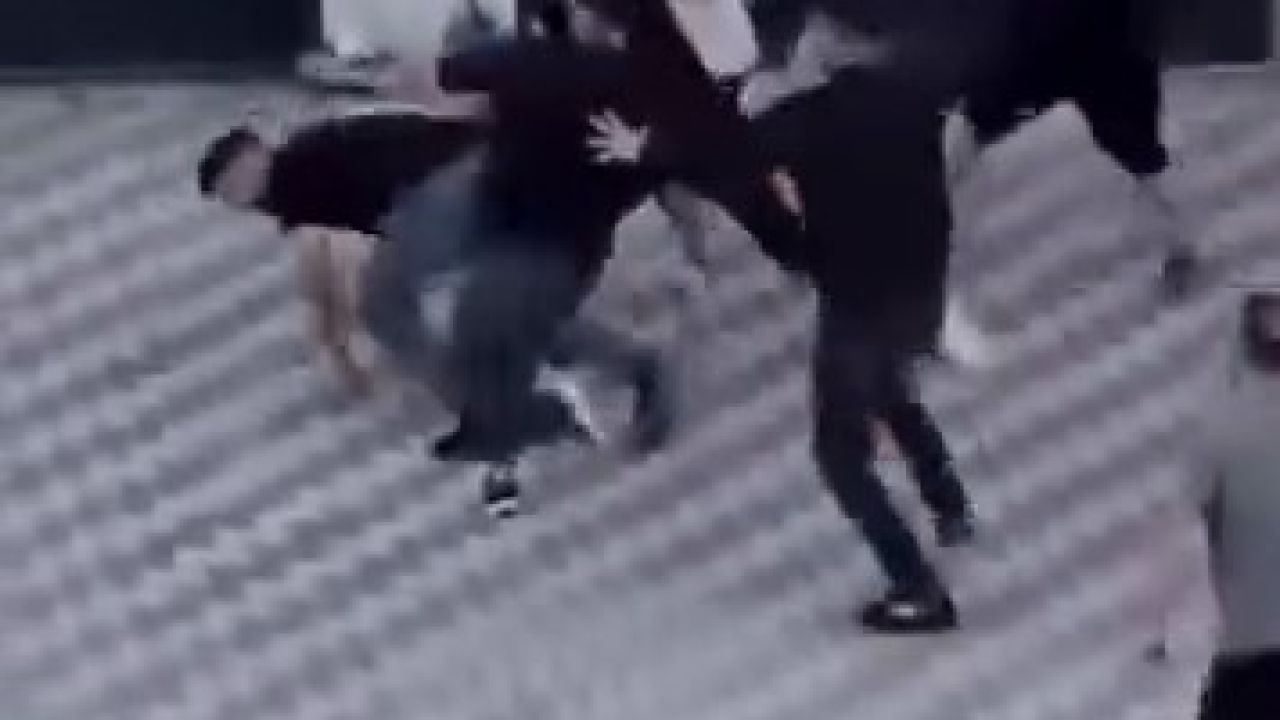 Kemer ve ıstakalarla birbirlerine saldırdılar