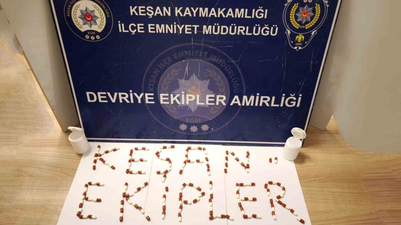 Keşan’da polisin arama yaptığı evde 120 adet sentetik ecza ele geçirildi