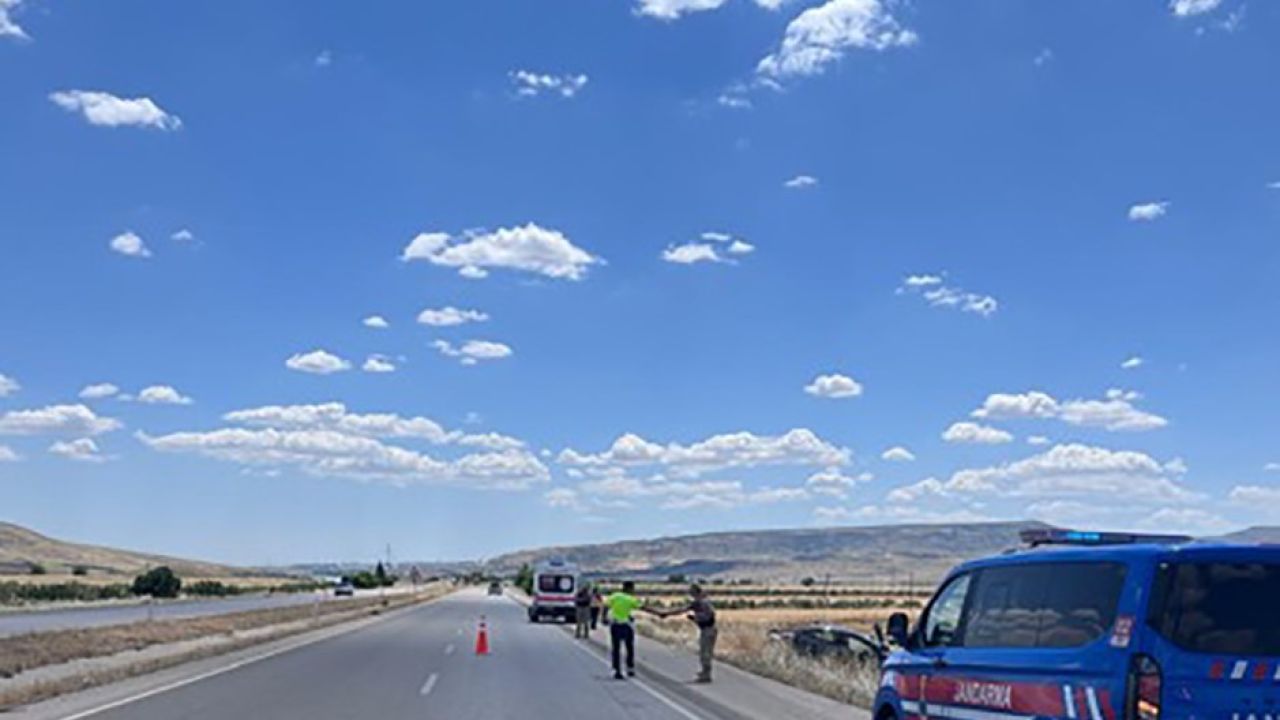 Kilis’te feci kaza: Otomobil şarampole devrildi, 2 yaralı